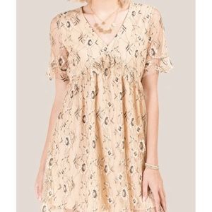Francesca’s LIV FLORAL SHIFT DRESS